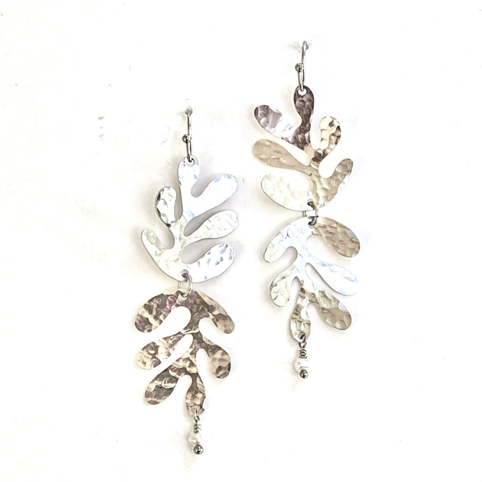 Hand hammered leaves earrings
