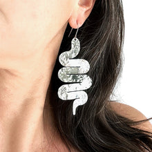 Load image into Gallery viewer, 18K Gold or White Gold Hand Hammered Snakes Earrings