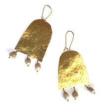 Load image into Gallery viewer, Hand hammered earrings with semi precious stone or pearls