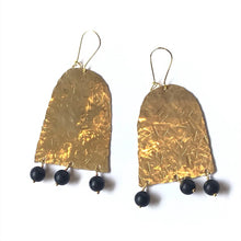 Load image into Gallery viewer, Hand hammered earrings with semi precious stone or pearls