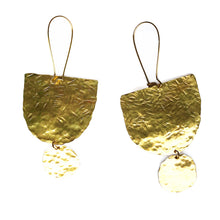 Load image into Gallery viewer, Hand hammered earrings