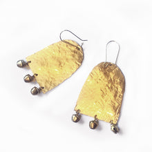Load image into Gallery viewer, Hand hammered earrings with semi precious stone or pearls