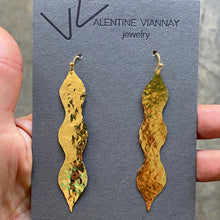 Load image into Gallery viewer, Peas pod hand hammered earrings