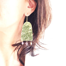 Load image into Gallery viewer, Hand hammered earrings with semi precious stone or pearls