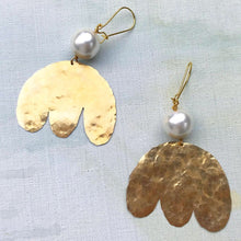 Load image into Gallery viewer, Baroque Upside Down Tulips earrings